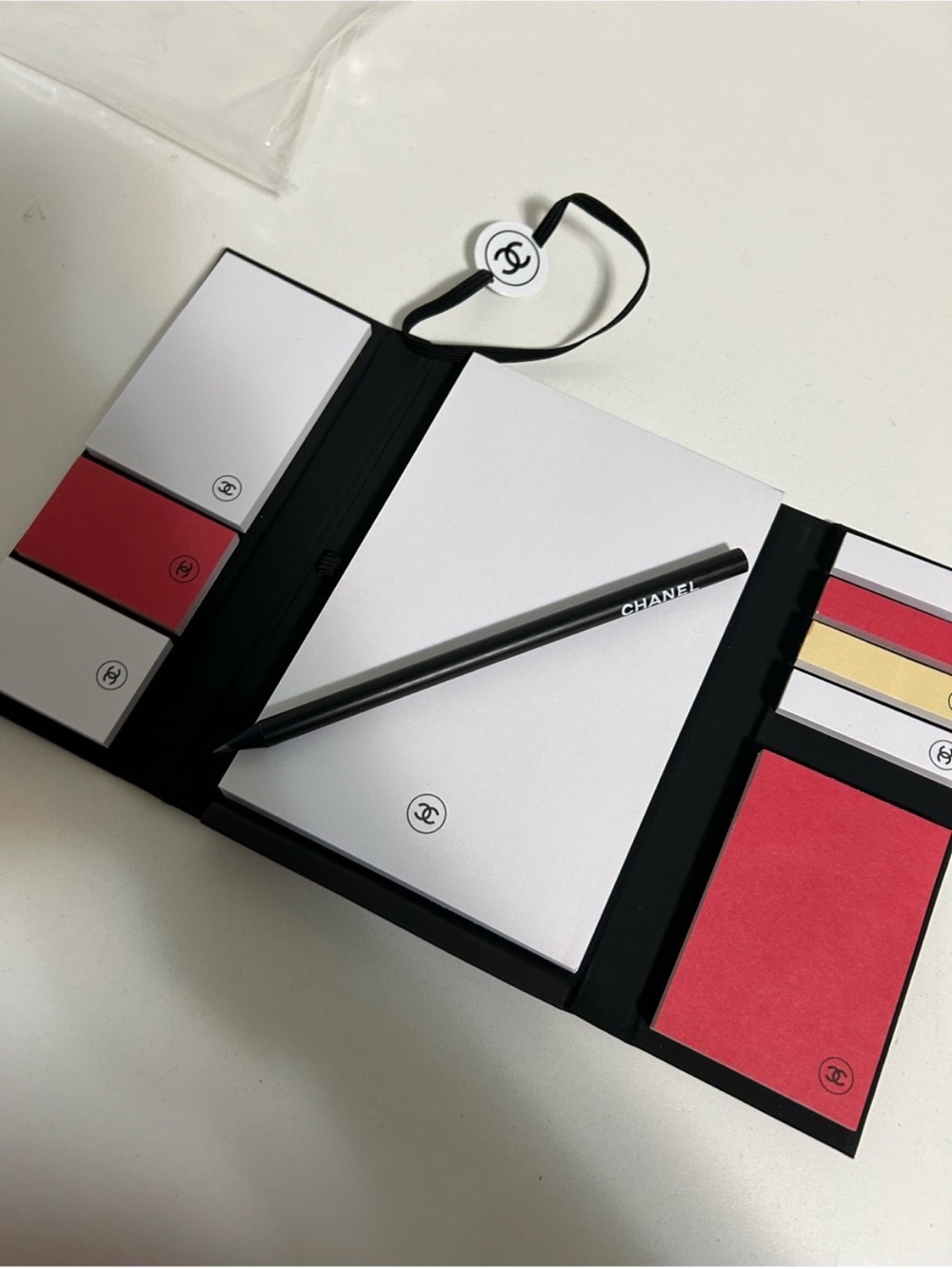 CHANEL La Collection Novelty sticky
Note pencil set